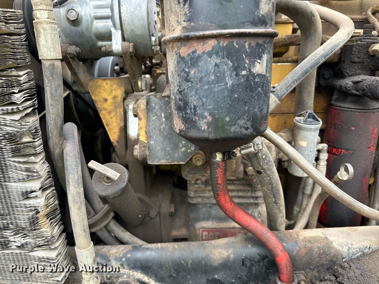 image for item DO3205 1998 Peterbilt  377 semi truck