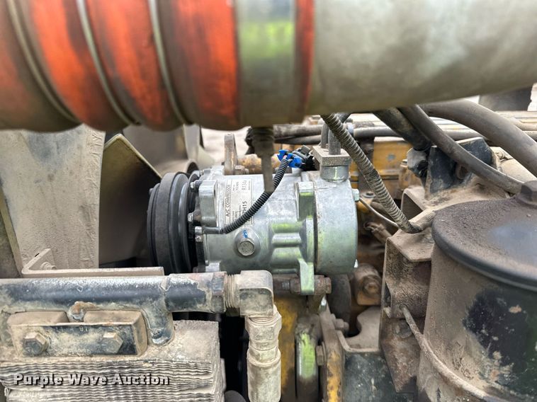 image for item DO3205 1998 Peterbilt  377 semi truck