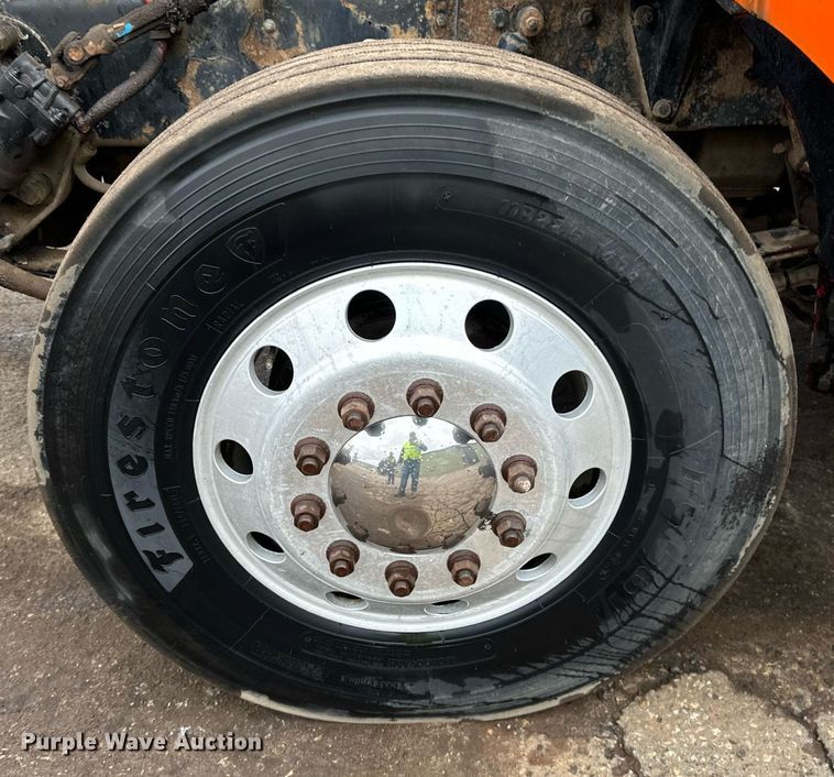 image for item DO3205 1998 Peterbilt  377 semi truck