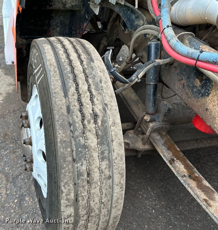 image for item DO3205 1998 Peterbilt  377 semi truck