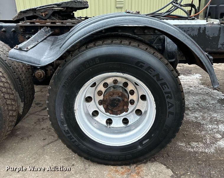 image for item DO3205 1998 Peterbilt  377 semi truck