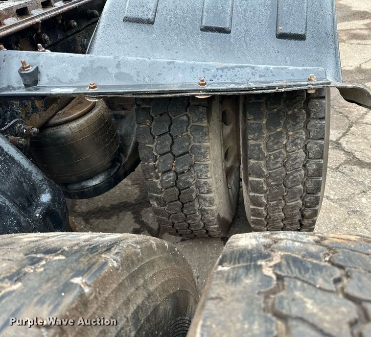 image for item DO3205 1998 Peterbilt  377 semi truck