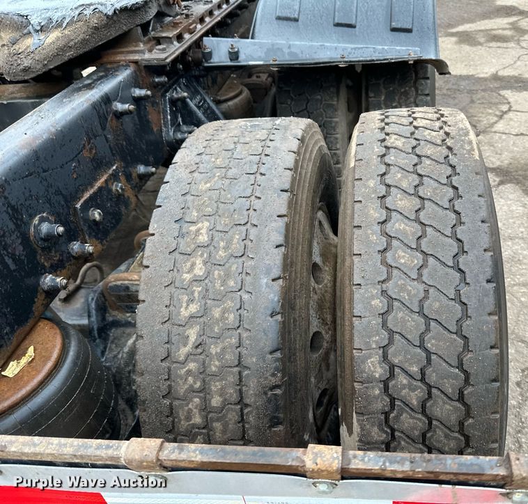 image for item DO3205 1998 Peterbilt  377 semi truck