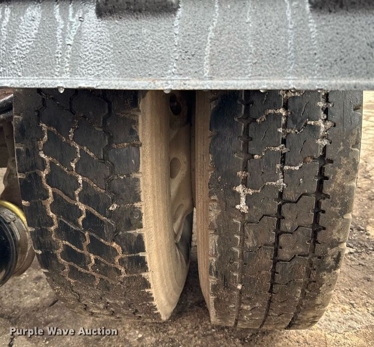 image for item DO3205 1998 Peterbilt  377 semi truck