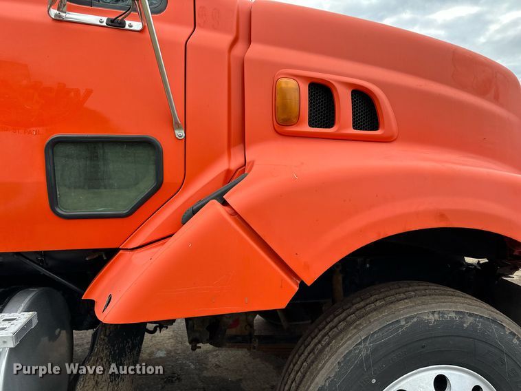 image for item DO3206 1999 Sterling LT9511 semi truck