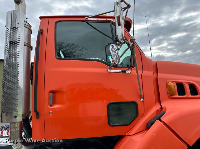 image for item DO3206 1999 Sterling LT9511 semi truck