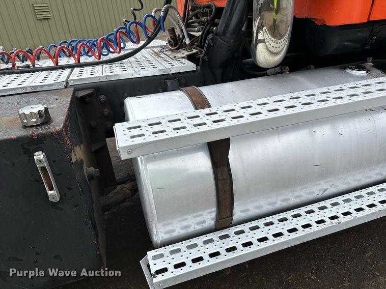 image for item DO3206 1999 Sterling LT9511 semi truck