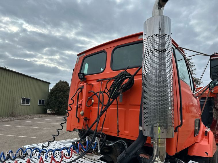 image for item DO3206 1999 Sterling LT9511 semi truck