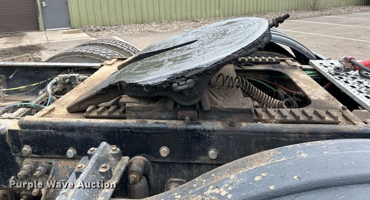 image for item DO3206 1999 Sterling LT9511 semi truck