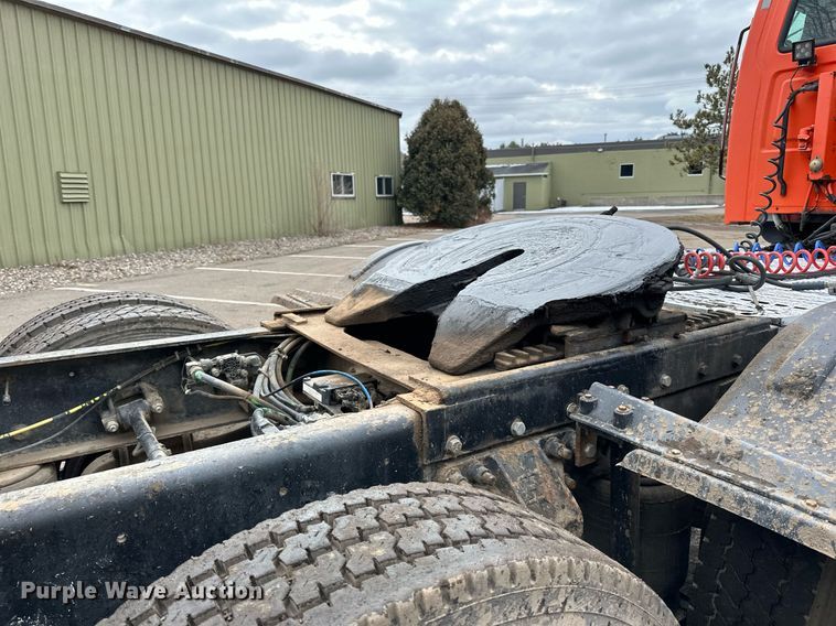 image for item DO3206 1999 Sterling LT9511 semi truck