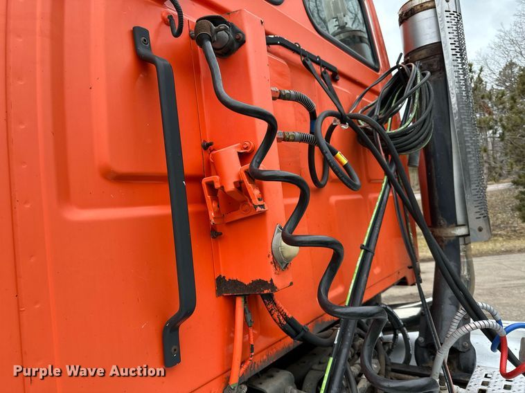 image for item DO3206 1999 Sterling LT9511 semi truck