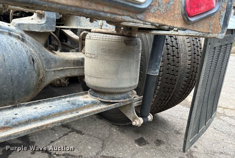 image for item DO3206 1999 Sterling LT9511 semi truck