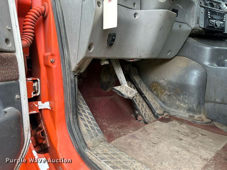 image for item DO3206 1999 Sterling LT9511 semi truck