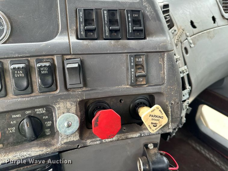 image for item DO3206 1999 Sterling LT9511 semi truck