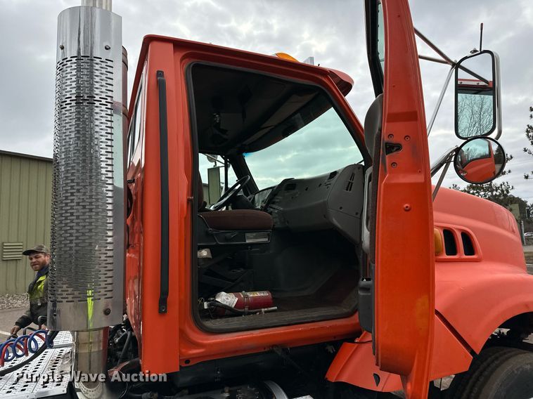 image for item DO3206 1999 Sterling LT9511 semi truck