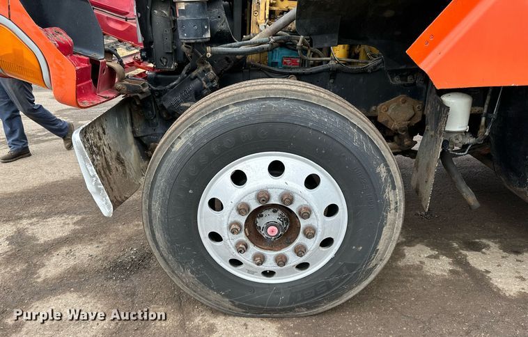 image for item DO3206 1999 Sterling LT9511 semi truck