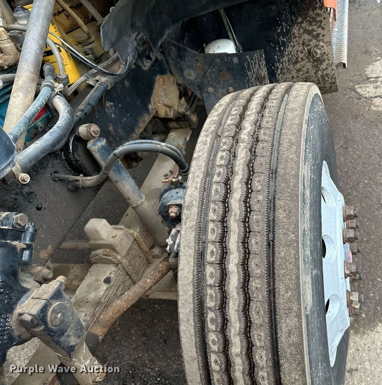 image for item DO3206 1999 Sterling LT9511 semi truck