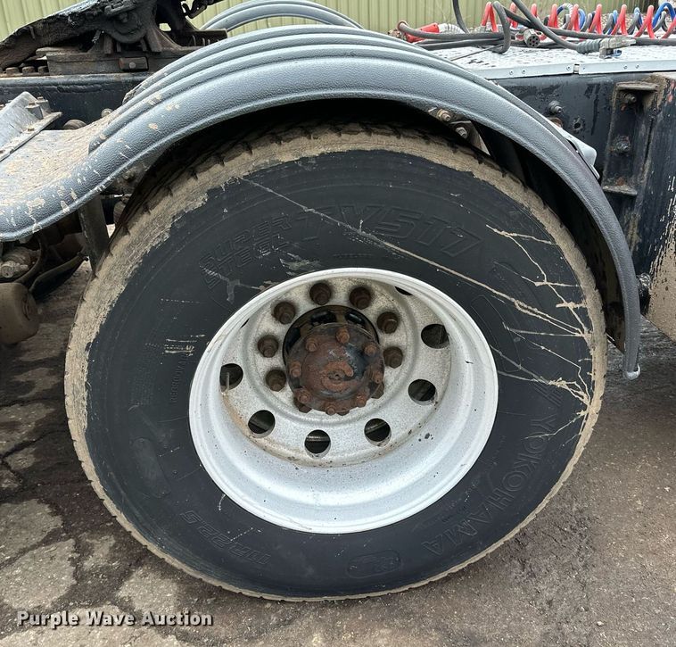 image for item DO3206 1999 Sterling LT9511 semi truck