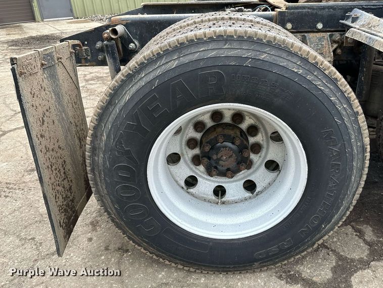 image for item DO3206 1999 Sterling LT9511 semi truck