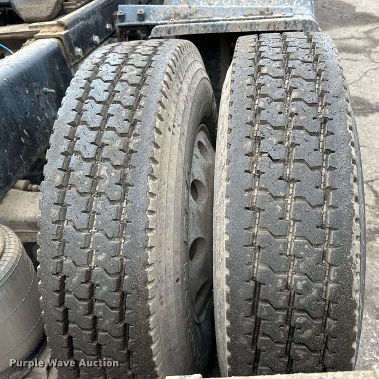 image for item DO3206 1999 Sterling LT9511 semi truck