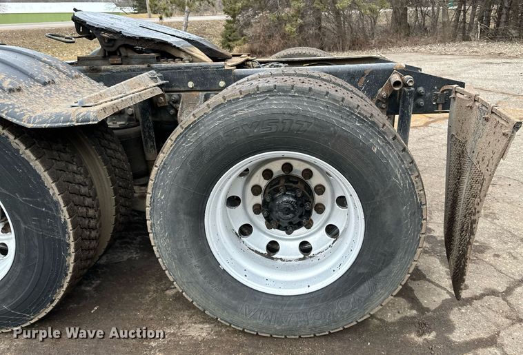 image for item DO3206 1999 Sterling LT9511 semi truck