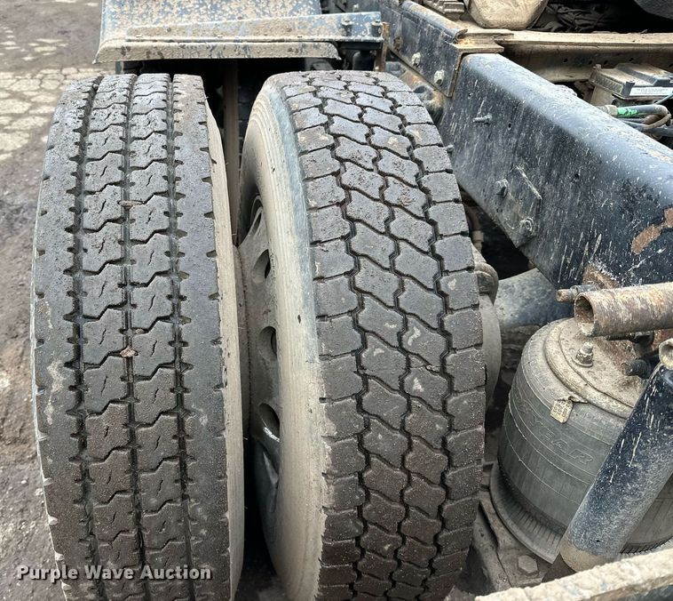 image for item DO3206 1999 Sterling LT9511 semi truck