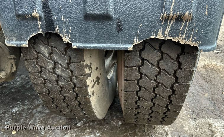 image for item DO3206 1999 Sterling LT9511 semi truck