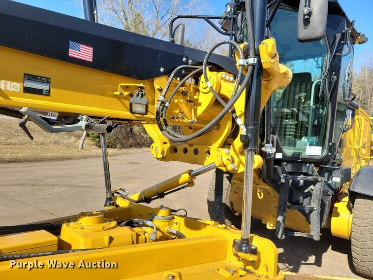 image for item DO3207 2018 Caterpillar  140M3 motor grader