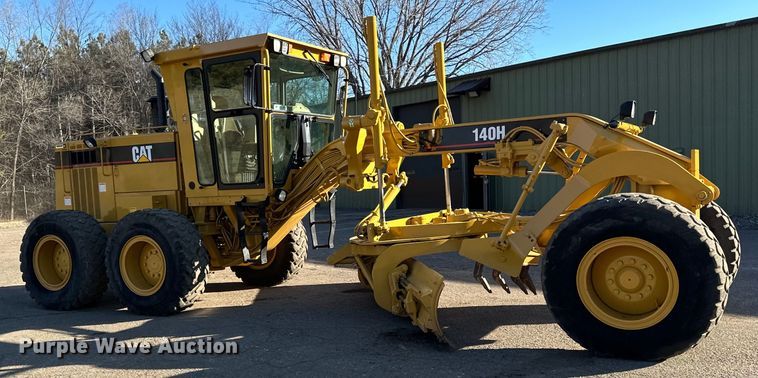 image for item DO3208 2001 Caterpillar  140H motor grader
