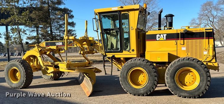 image for item DO3208 2001 Caterpillar  140H motor grader
