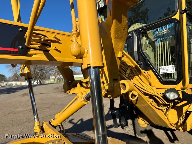 image for item DO3208 2001 Caterpillar  140H motor grader