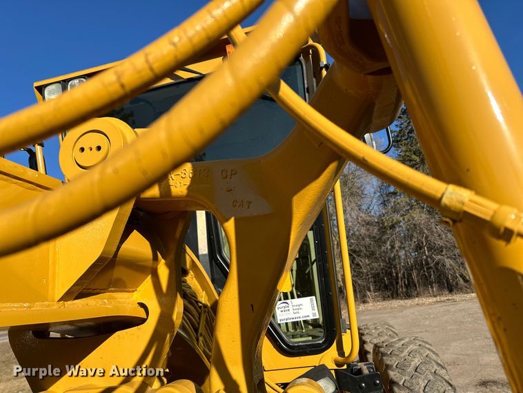 image for item DO3208 2001 Caterpillar  140H motor grader