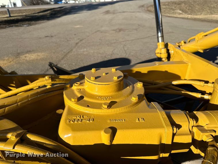 image for item DO3208 2001 Caterpillar  140H motor grader