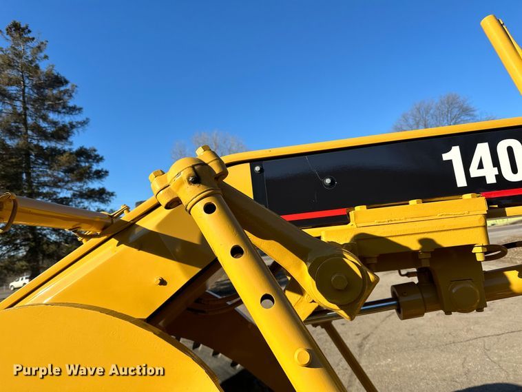 image for item DO3208 2001 Caterpillar  140H motor grader