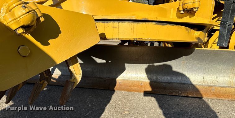 image for item DO3208 2001 Caterpillar  140H motor grader