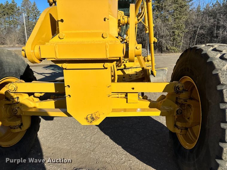 image for item DO3208 2001 Caterpillar  140H motor grader