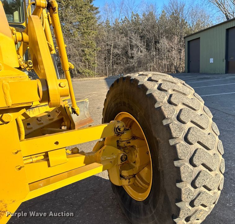 image for item DO3208 2001 Caterpillar  140H motor grader