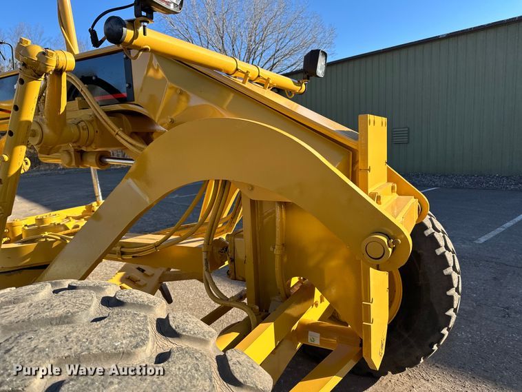 image for item DO3208 2001 Caterpillar  140H motor grader