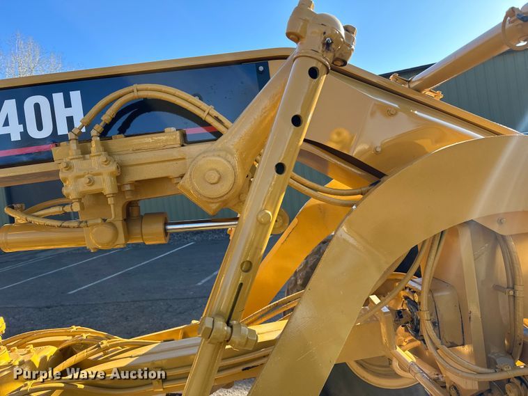 image for item DO3208 2001 Caterpillar  140H motor grader