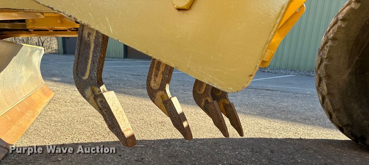 image for item DO3208 2001 Caterpillar  140H motor grader