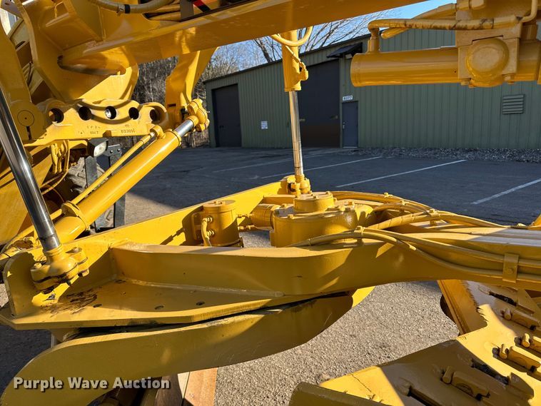 image for item DO3208 2001 Caterpillar  140H motor grader