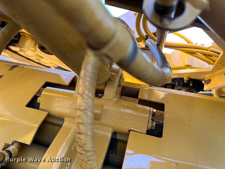 image for item DO3208 2001 Caterpillar  140H motor grader