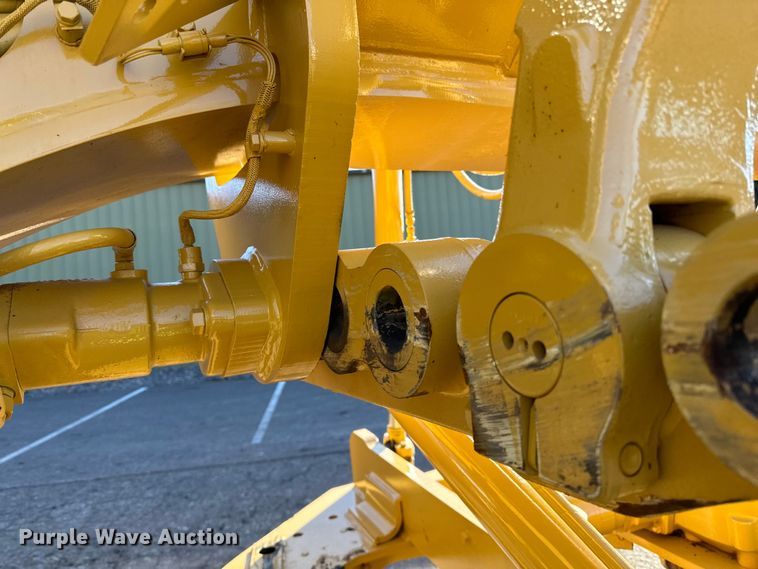 image for item DO3208 2001 Caterpillar  140H motor grader