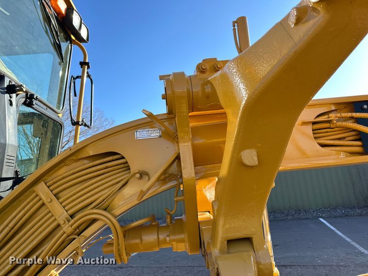 image for item DO3208 2001 Caterpillar  140H motor grader