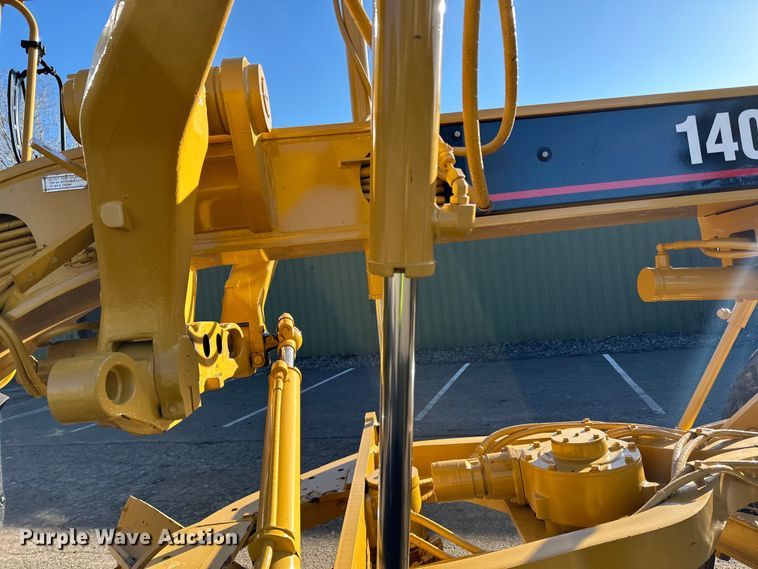 image for item DO3208 2001 Caterpillar  140H motor grader