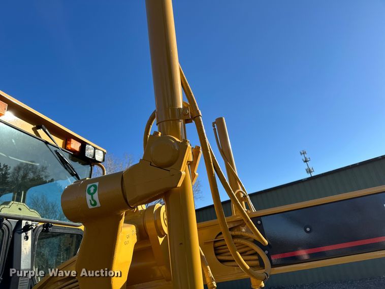 image for item DO3208 2001 Caterpillar  140H motor grader