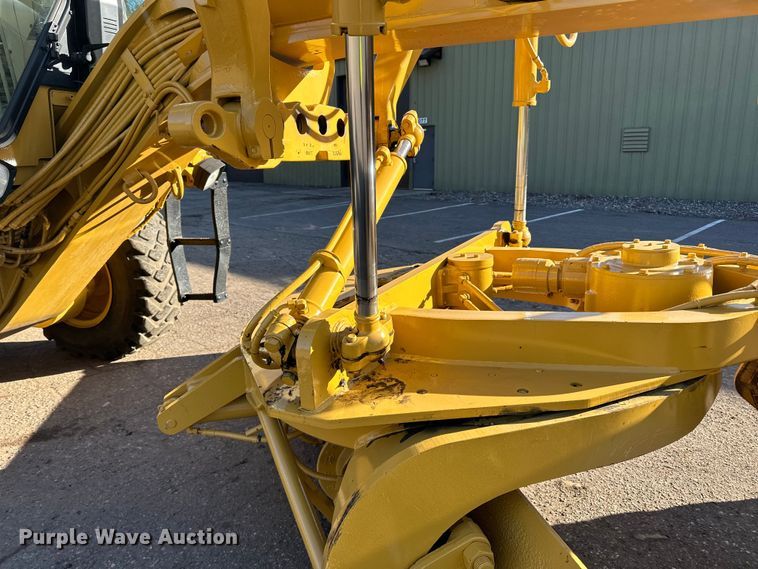 image for item DO3208 2001 Caterpillar  140H motor grader