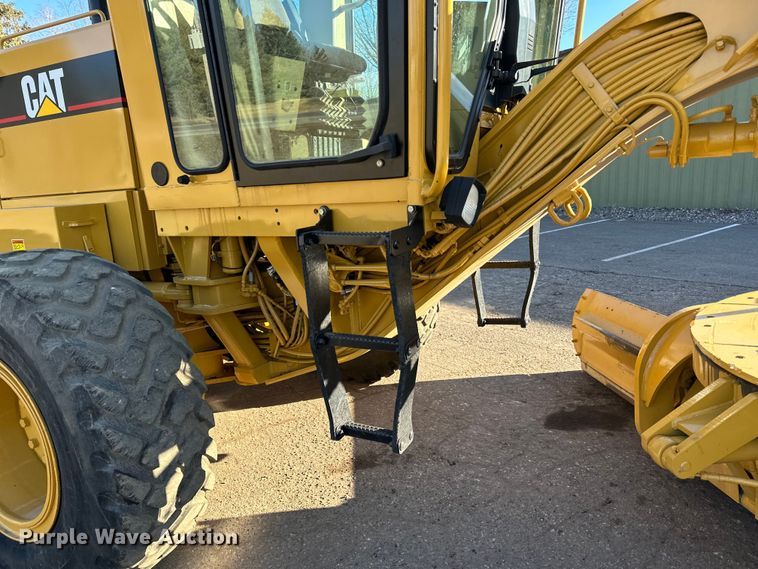 image for item DO3208 2001 Caterpillar  140H motor grader