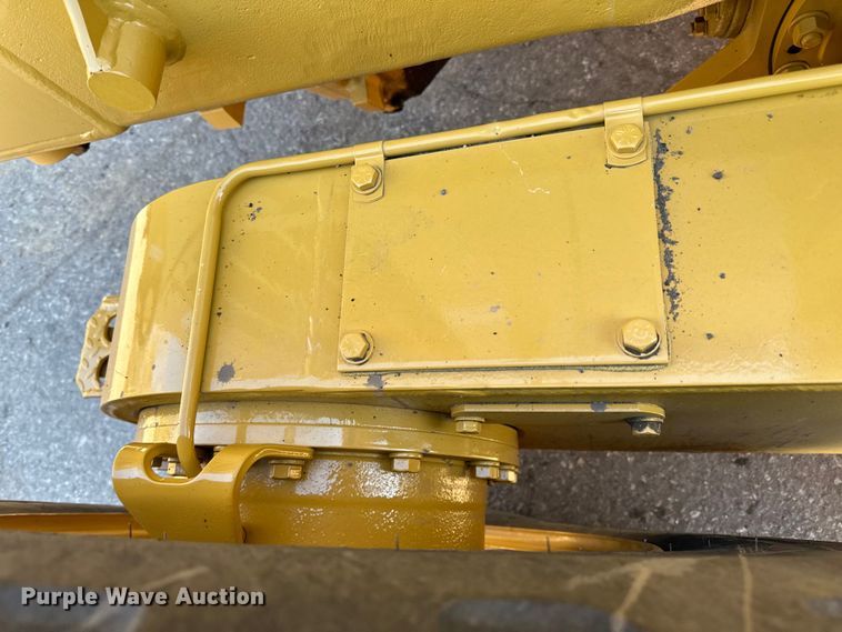 image for item DO3208 2001 Caterpillar  140H motor grader