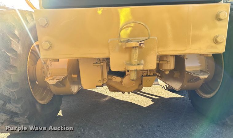 image for item DO3208 2001 Caterpillar  140H motor grader